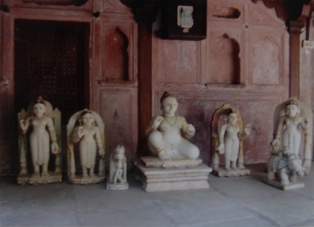 Inde - Novembre 2005 - Maheshwar Temple de la Reine Aylia