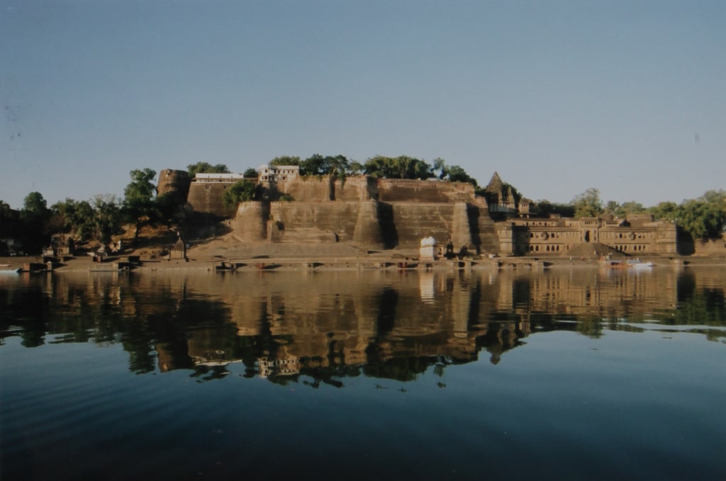 Inde - Novembre 2005 - Maheshwar Vue du fort et sur le fort