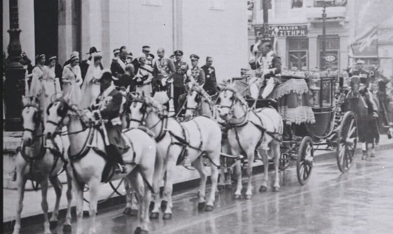 Wedding of Prince Paul of Greece and Princess Frederika of Hanover. The couple are leaving the cathedral. 